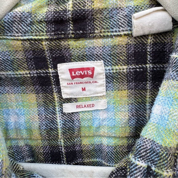 Levi’s green flannel - Picture 2 of 5